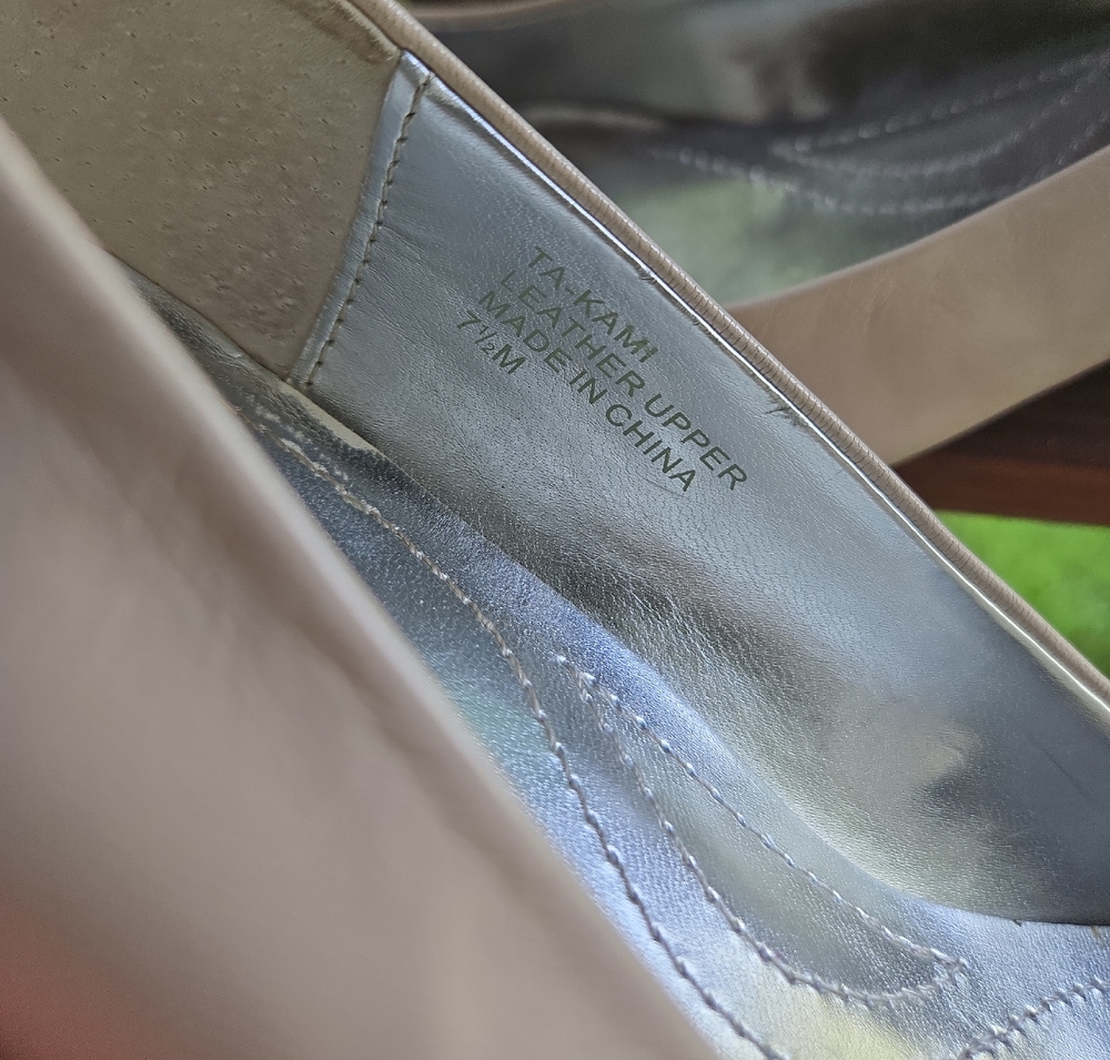 Tahari Kami Cream And Black Patent Leather Spectator Low Block Heel Pump - Picture 15 of 16